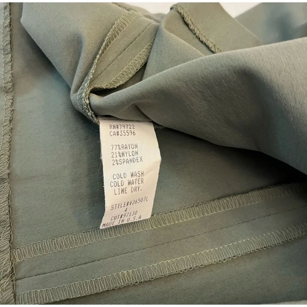 Vintage 90s Caché Olive Green Mini Skirt Size: 4 Chic, Preppy, Y2K, Classic NWOT
